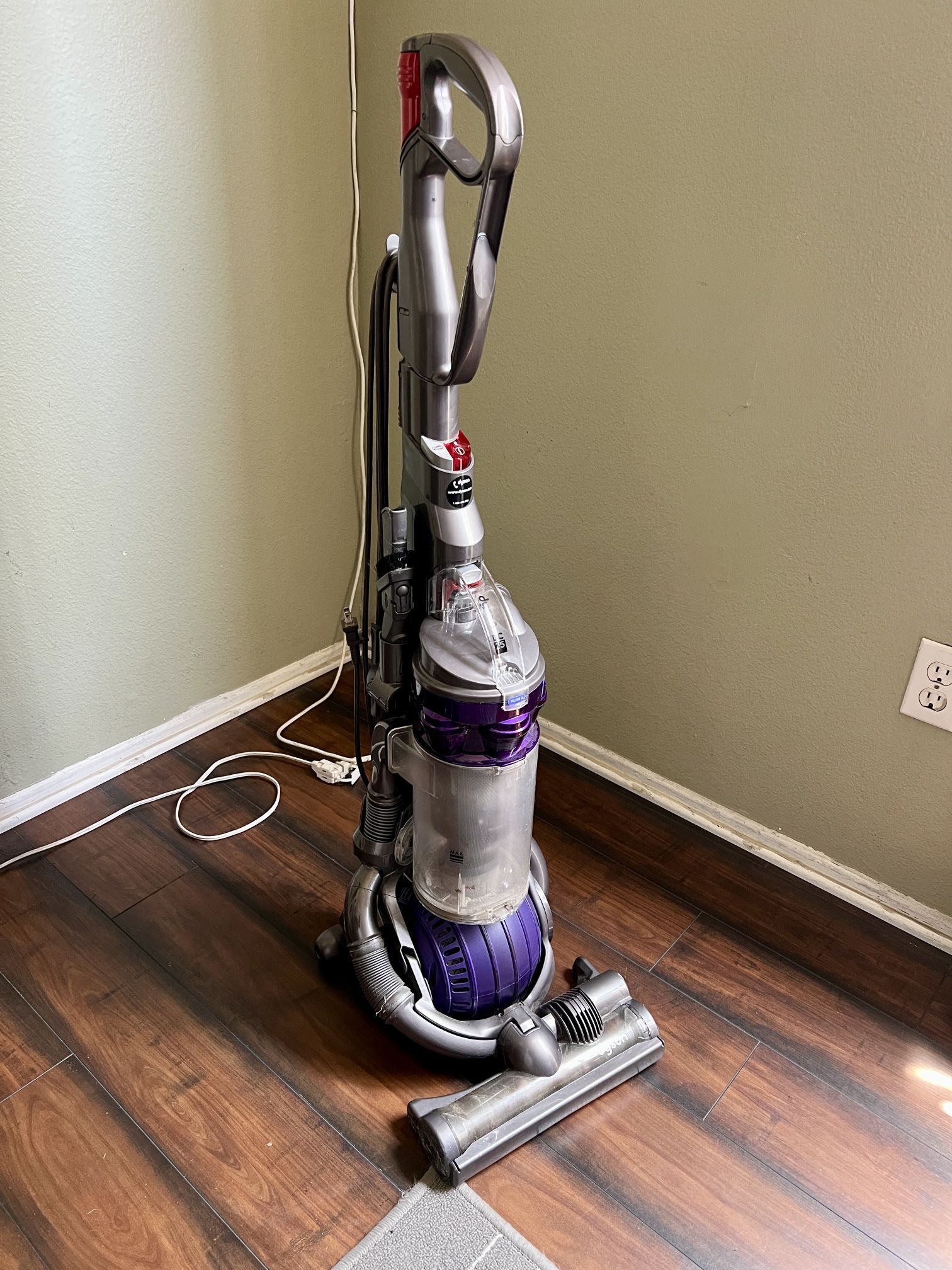 Dyson DC25 Vacuum Purple Ball w/ attachments