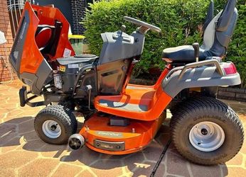 Husqvarna TS 242 garden tractor
