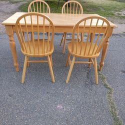 Dining Table And 4 Chairs 