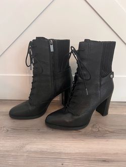 $125 Lady’s Michael Kors  size 8.5 Zippered Boot