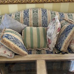 Beautiful Couch and Accent  Chairs 