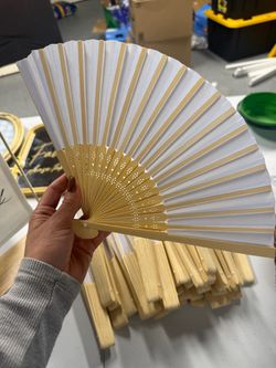 42 hand fans