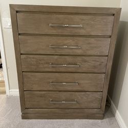 Chest Of Drawers  Excellent  Condition 
