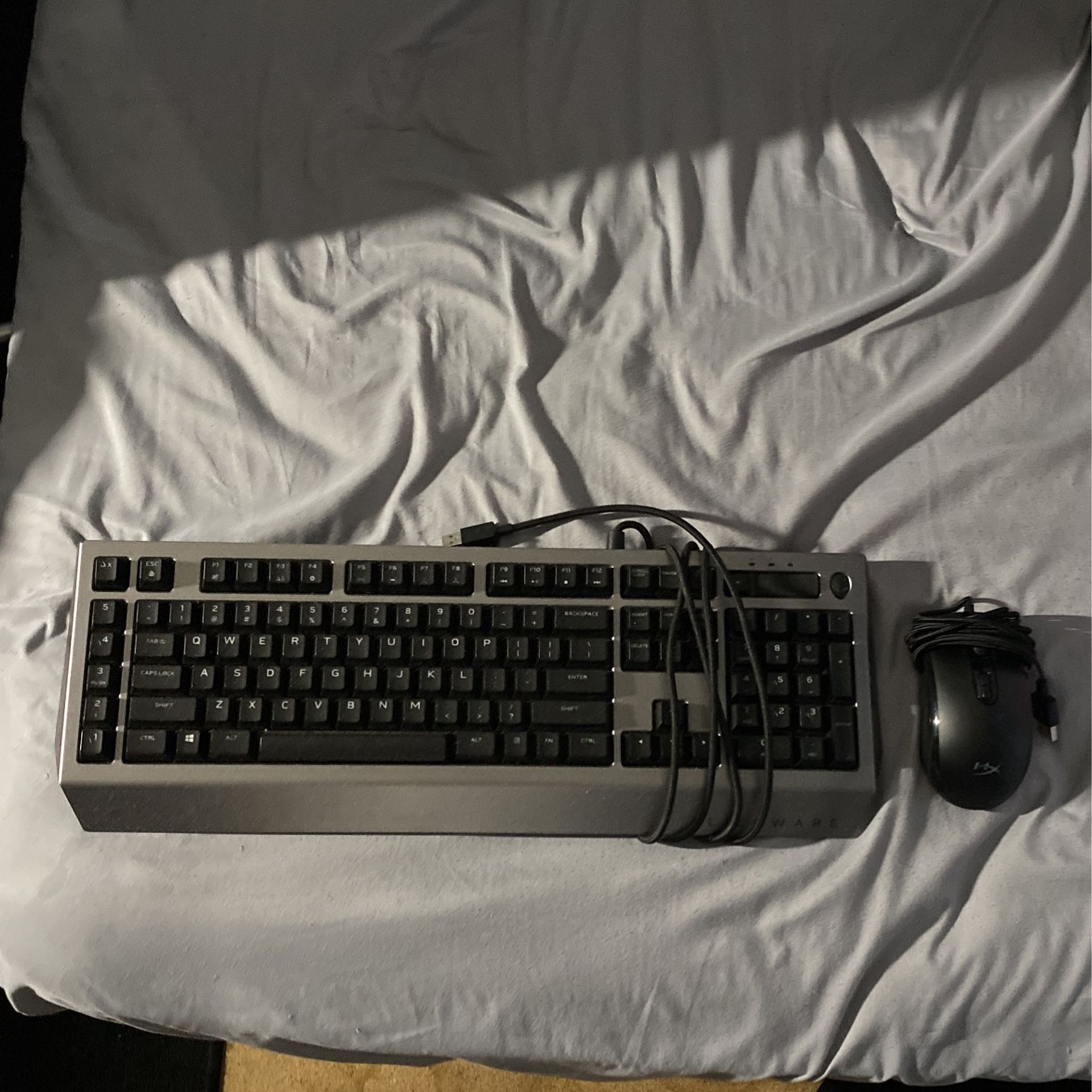 Alíen Ware Keyboard And Hyper X Mouse 