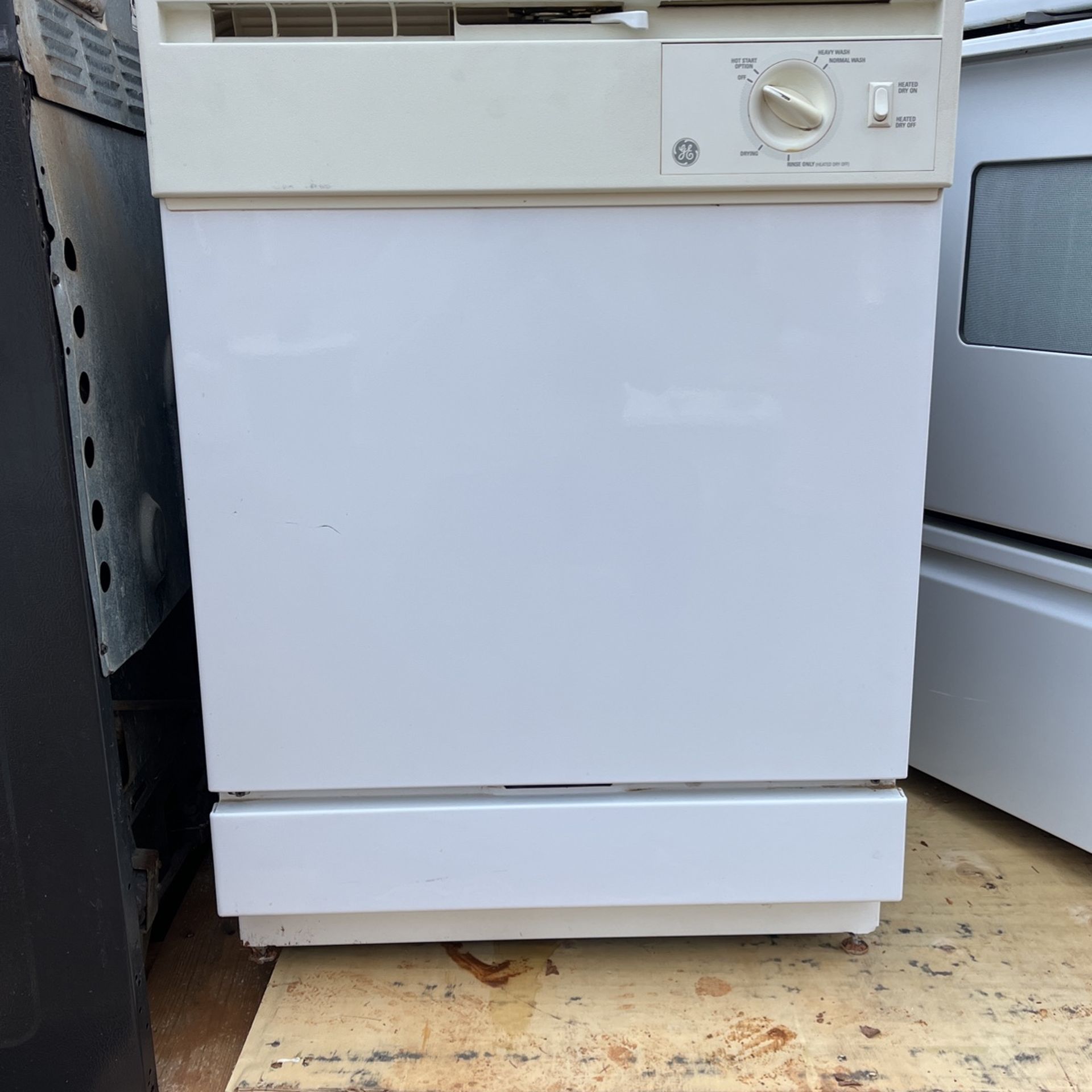 GE White Dishwasher 