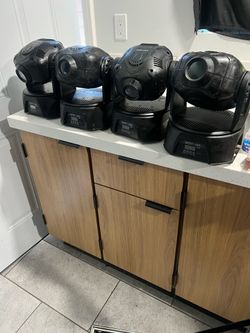 4 moving head lights w/ case