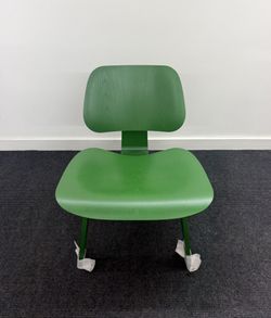 EAMES MOLDED PLYWOOD LOUNGE CHAIR