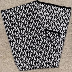 Michael Kors Signature Black & White  Logo  Knit  Scarf 