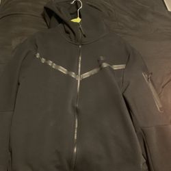 Black Nike Tech 