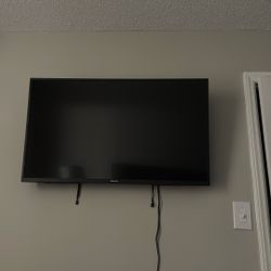 New 43” Xumo Tv W/ Remote 