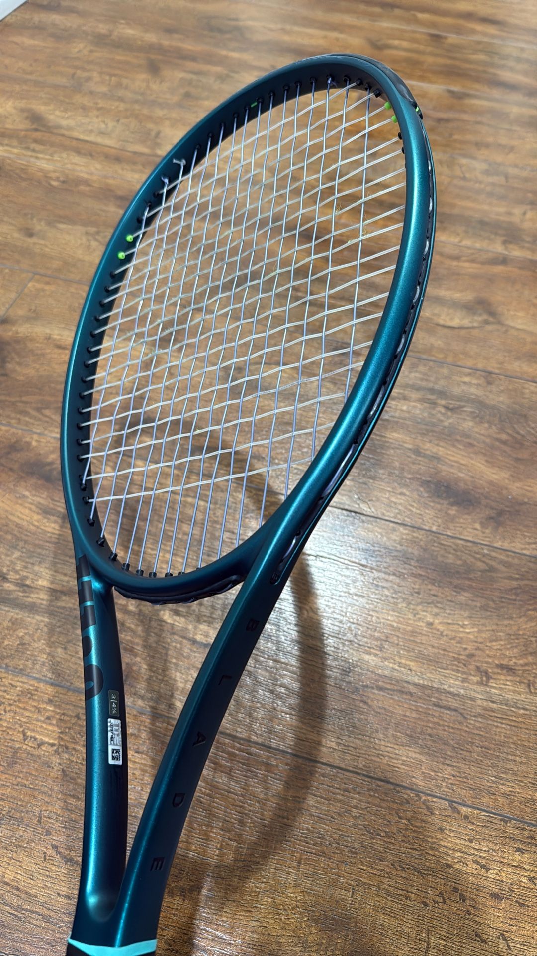 Wilson Blade 98 V9 With 4 3/8 Grip. 305g & 16x19 String Pattern