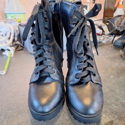 Women's Boots Size 8