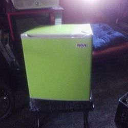 RCA Lime Green Mini Fridge 1.6 6 Cubic Feet 33 Lb Like Brand New