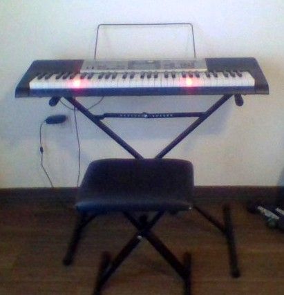 Casio LK175 Keyboard Bundle