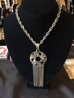 Vintage Sarah Coventry Silver tone dangling necklace