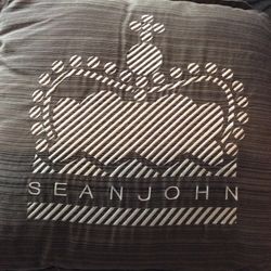 Sean John!!! Queen size comforter and two throw pillows cheap!,,