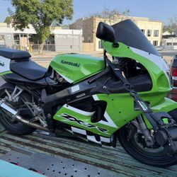 2002 Kawasaki Ninja ZX7R 