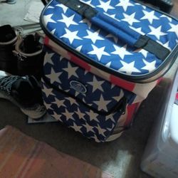 Cooler With Rolling Wheels 