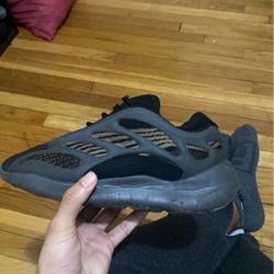 Adidas Yeezy 700 V3 