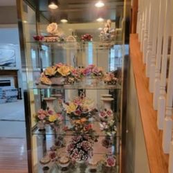 Capodimonte Floral Collection With Display Cabinet