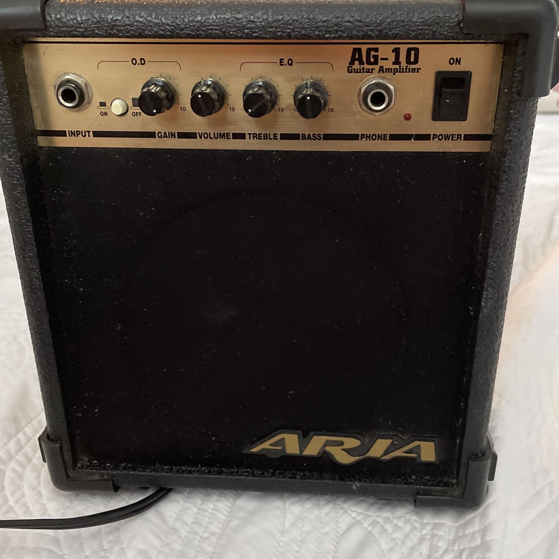 AG-10 Guitar Amplifier 
