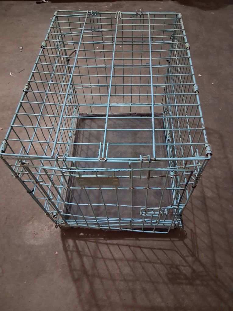 Dog crate blue