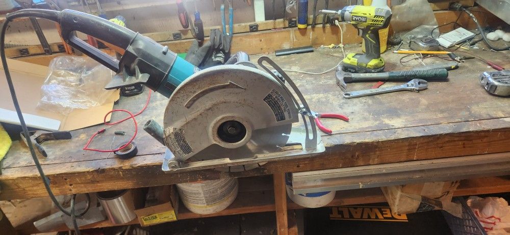 Makita 12in electric concrete saw