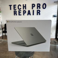 Like New Surface Go 2 12.4” Laptop, i5, 8gb RAM, 128gb SSD