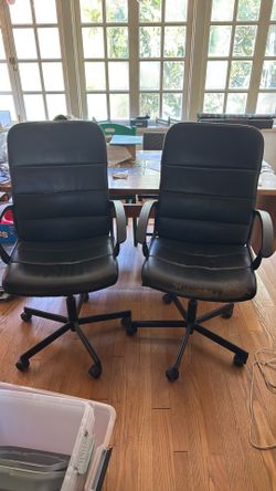 Free 2 desk chairs