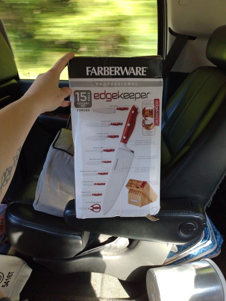 Never Been Used Farberware 15-piece Edgecutter Knife Set