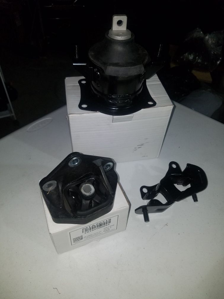 Acura Tl 2004 engine mount and transmission mount