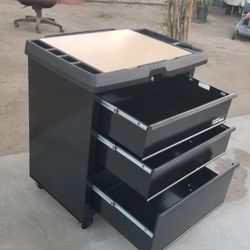 Cart Tool Box Like New No Key 