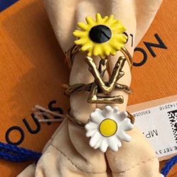 L  V   Garden  Ring  Set