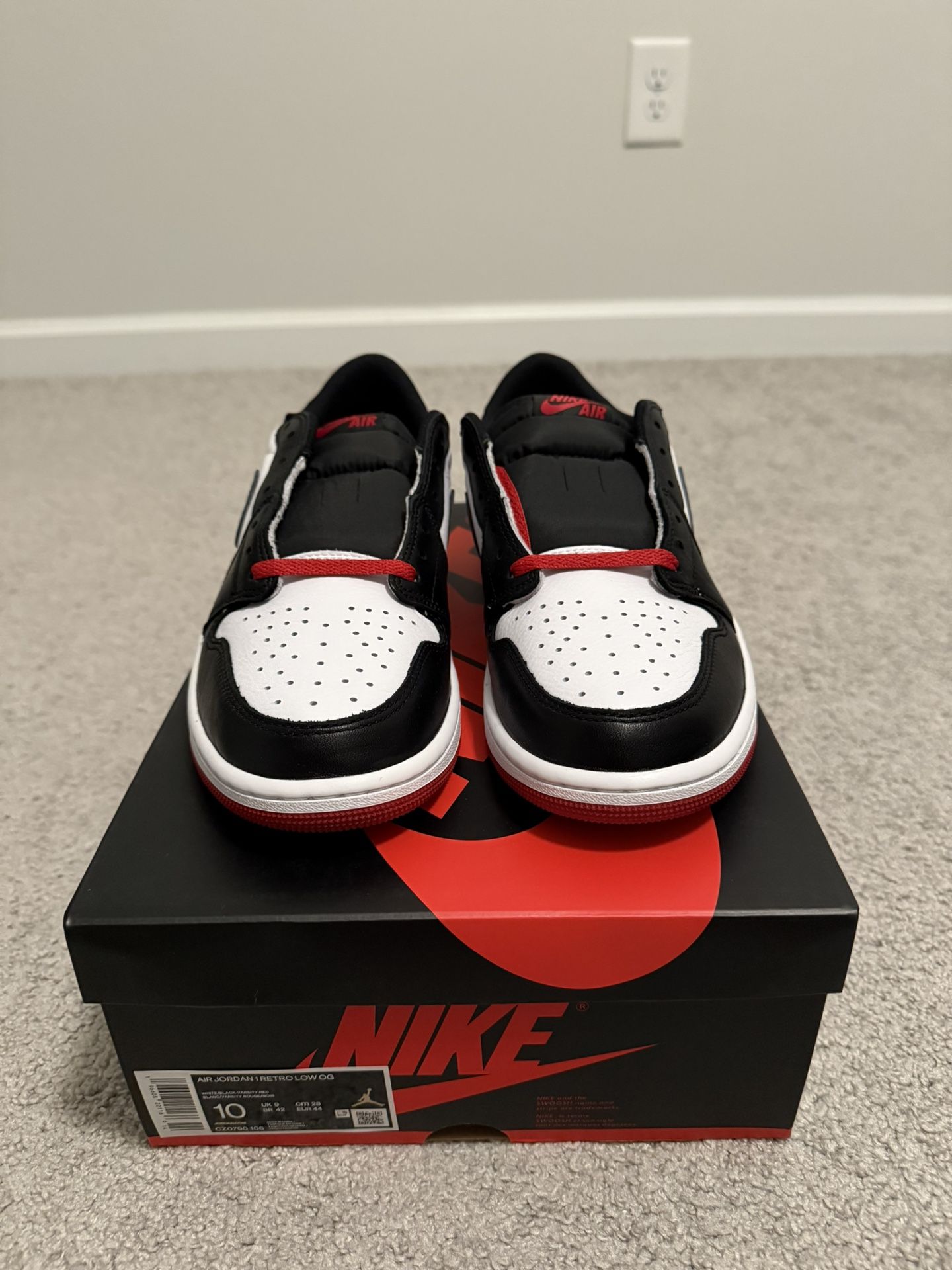 Air Jordan 1 Retro Low OG Black Toe Size 10