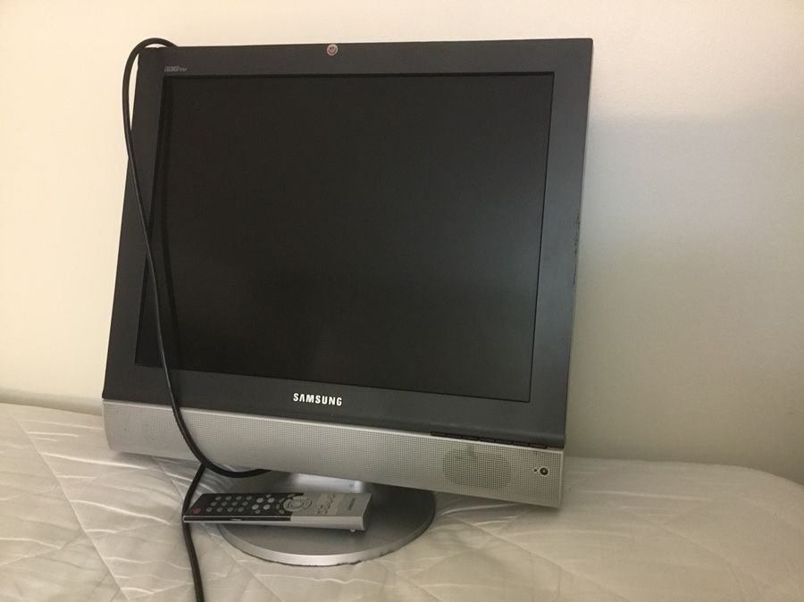 TV Samsung LT- P2045 20” Flat Panel LCD TV