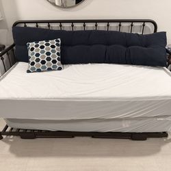 Day bed with pop up trundle for sale