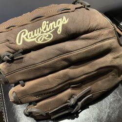 RAWLINGS SOFTBALL GLOVE FOR RIGHT HAND THROWERS