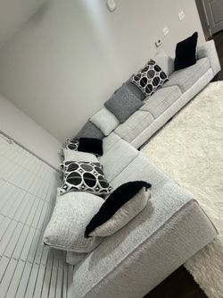 Like New Gray Sectional Sofa with Pillows