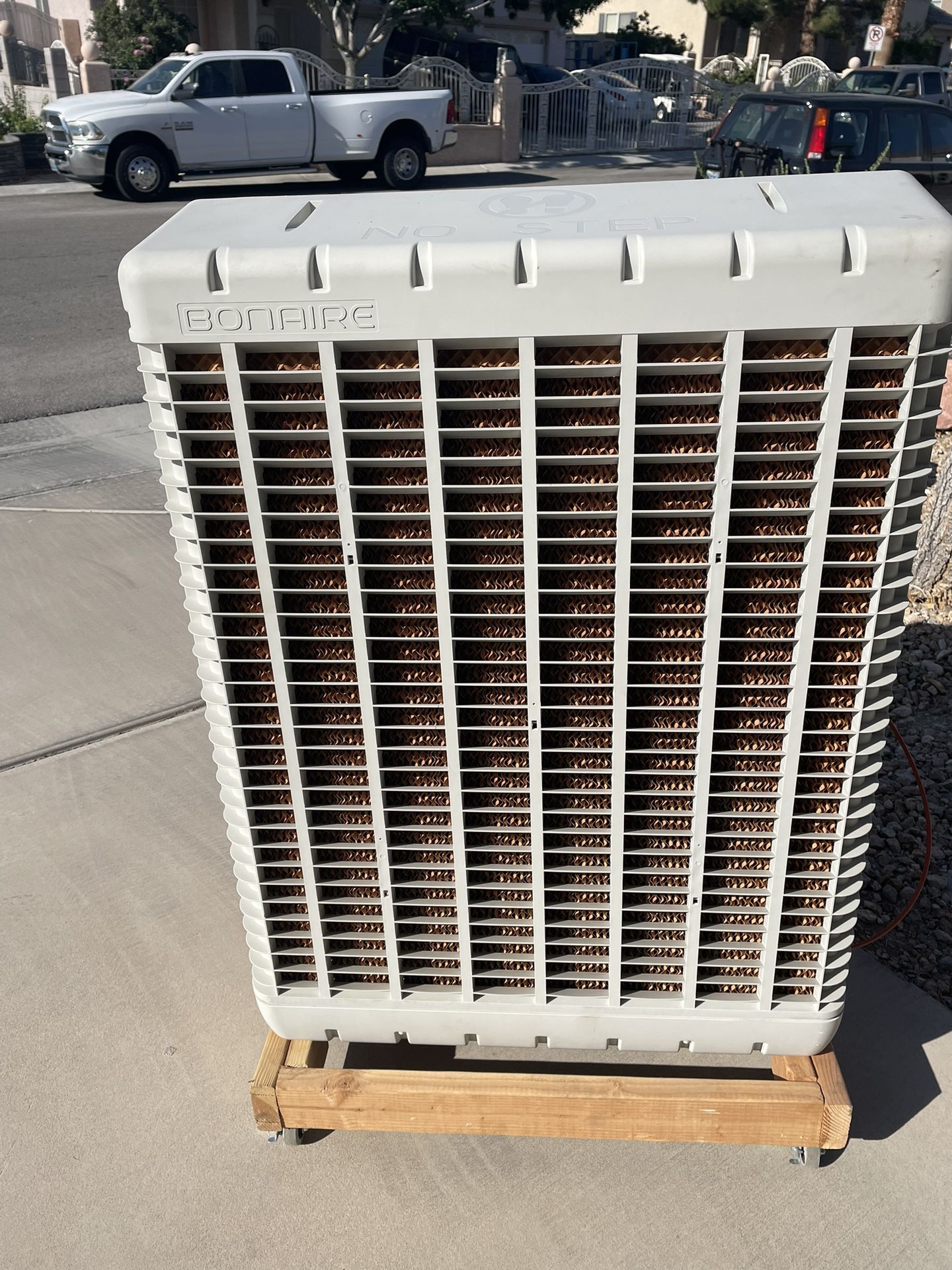 Swamp Cooler ( Bonaire 5900E ) Window Cooler for Sale in Las Vegas, NV
