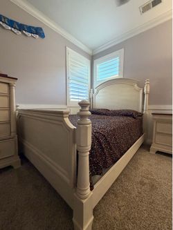 Queen size Bed