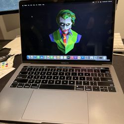 MacBook Pro 2018 13” Retina display And Touchbar 