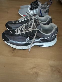 Men’s sneakers size 9