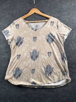 Women’s XL Everyday Tee Beige Blue Medallion Print