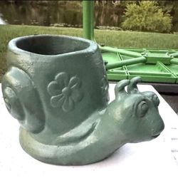 Last Chance Heavy Terra-Cotta Snail Plant Pot Statue For Garden