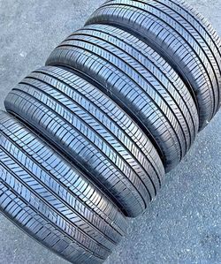 235/65/17 Kumho 🌟🌟 Vendo un set de llantas con 80% de vida las 4 🌟🌟🤩