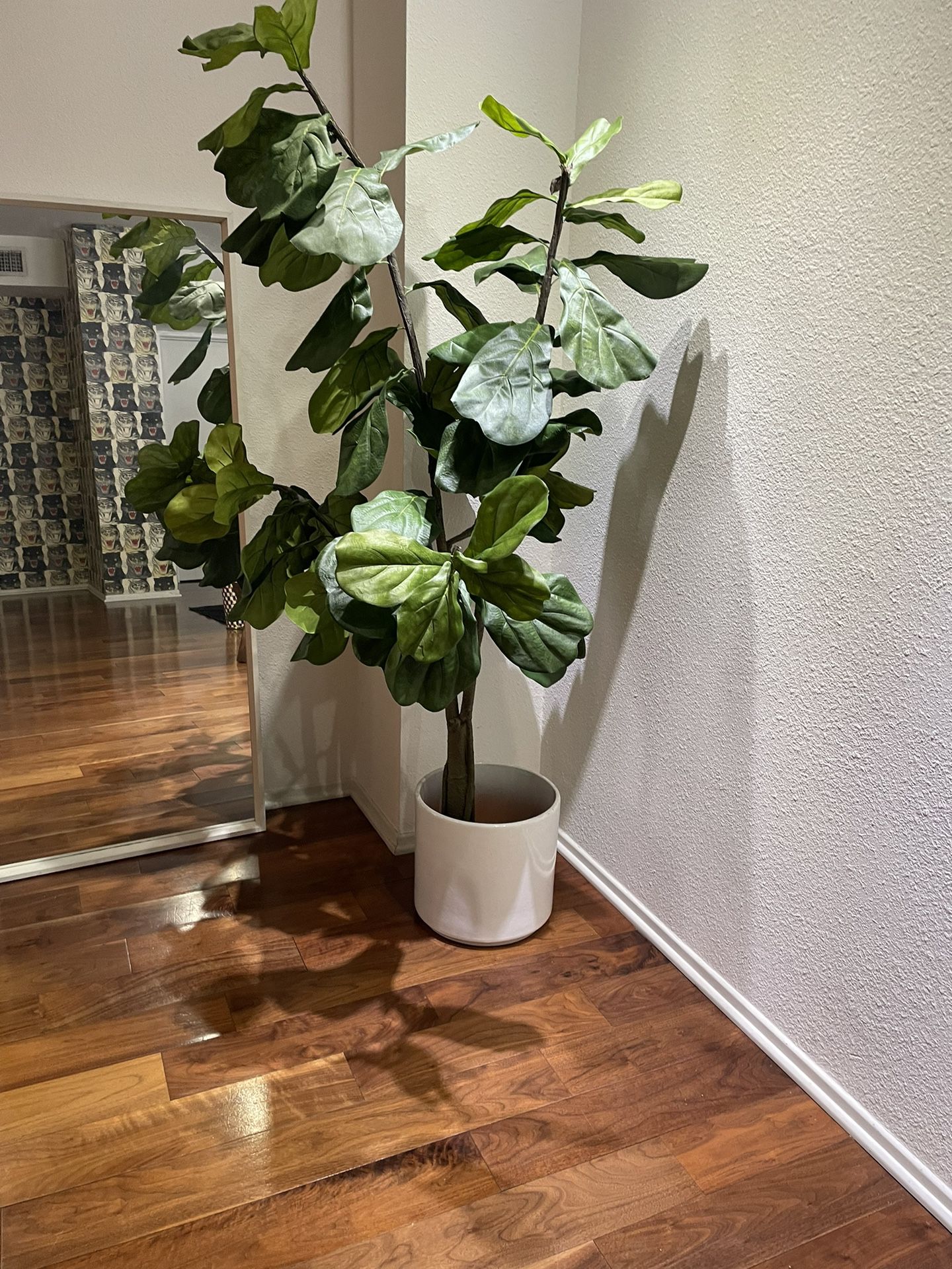 Large Faux Fiddle Leaf Plant And Ceramic Pot 