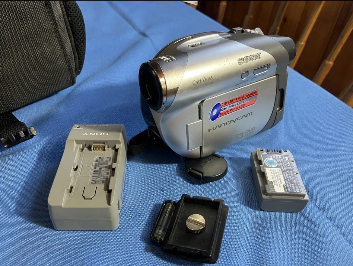 Sony Camcorder DCR-DVD105 W/ Case