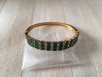 Yellow gold filled bangle bracelet