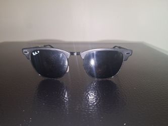 Ray-Ban RB3716 Clubmaster Unisex Metal 186/58 sunglasses feature a matte black metal frame