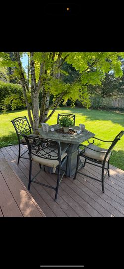 Out door table /4 chairs